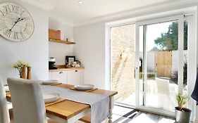 Joannes Retreat, Dog Friendly Property In Weymouth With Free Parking